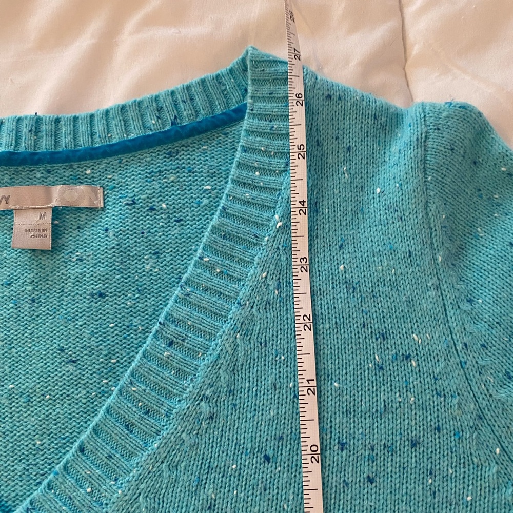 Old Navy Women's V-Neck Sweater in Light Blue - Picture 4 of 7